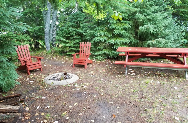 Charming rustic cottage on the shores of Lake Superior