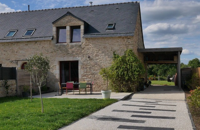 charming semi-detached farm near Rhuys peninsula