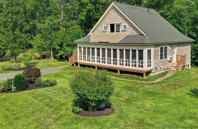 Charming Sheepscot Overlook Cottage