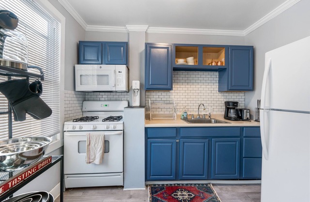 Charming Stay | Prime Location | Strong WiFi