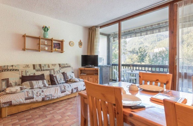 Charming Studio with Mountain Views, Balcony, Private Parking, and Ski Locker - Serre-Chevalier