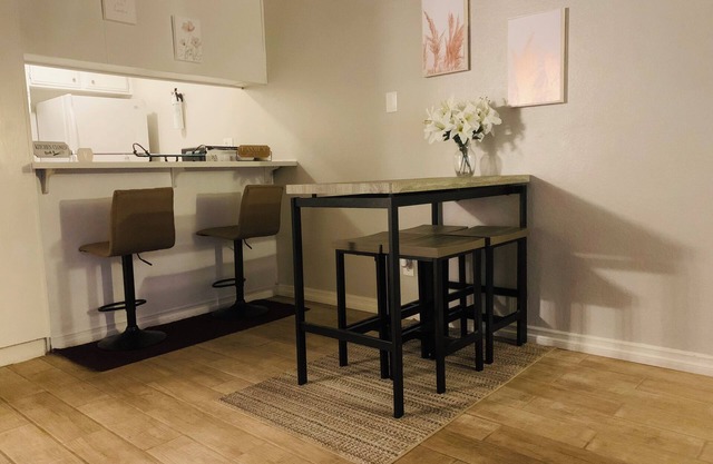 Charming studio with WiFi and AC in pleasant Upland