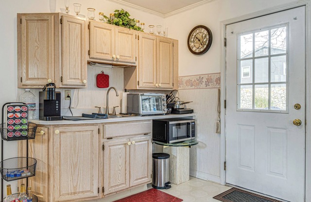 Charming Suite w/Fire Pit, Close to Art District