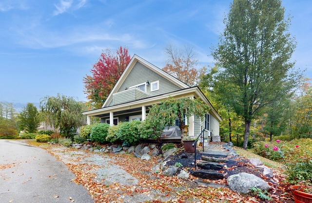Charming Suite with Scenic Balcony Views and Cozy Comforts