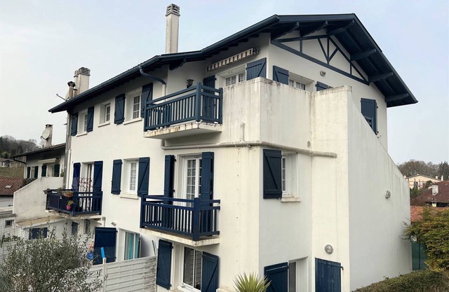 Charming T1 bis with Terrace and Parking, 1km from Cambo-les-Bains Center & Thermal Baths