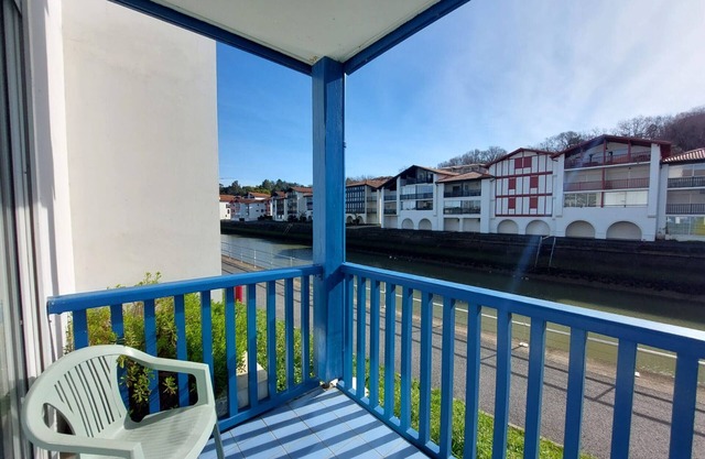 Charming T2 with pool 2 min from beach