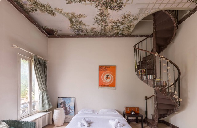 Charming Townhouse near Parc Montsouris, by Veeve