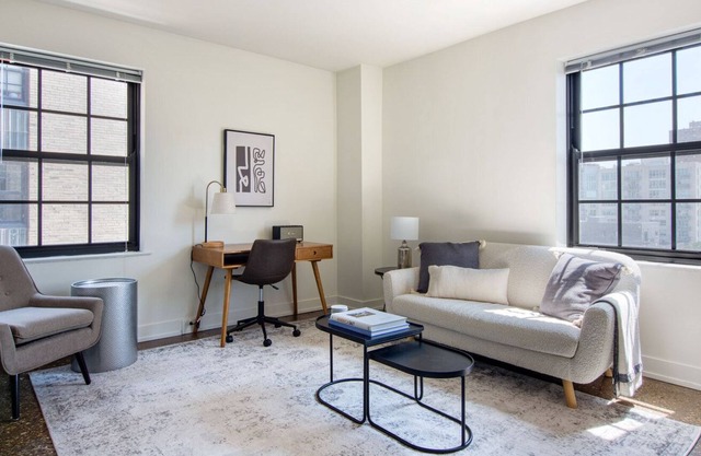 Charming Uptown 1BR w/ Indoor Pool, nr Lakefront Trail, by Blueground