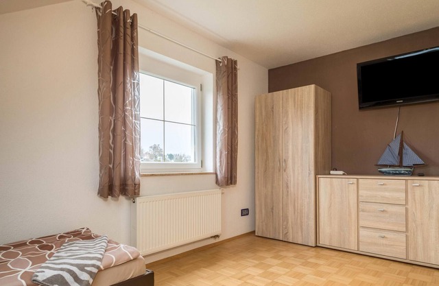 Charming Vacation Apartment "Daimler" close to the Lake with Wi-Fi & Garden