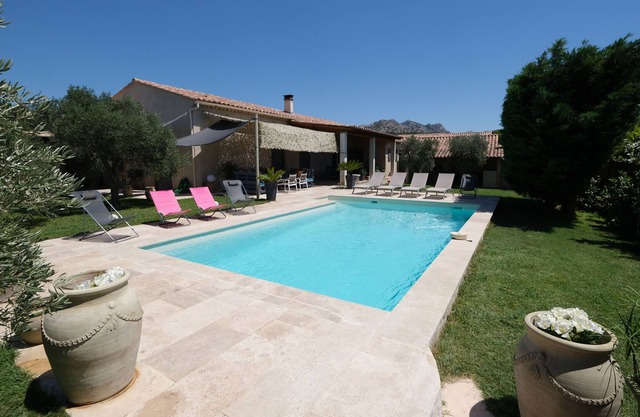 Charming vacation rental with pool in Aureille, sleeps 8