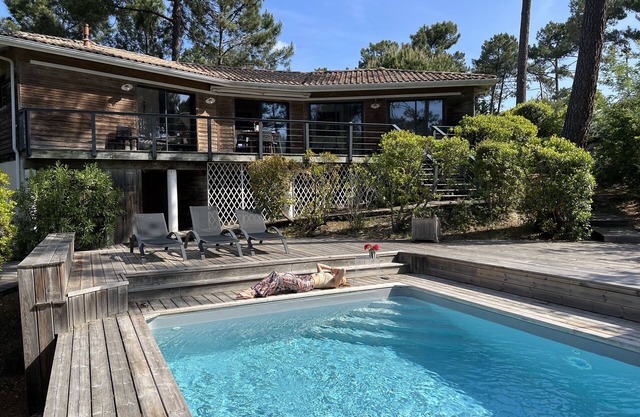 CHARMING VILLA IN WOOD CAP FERRET
