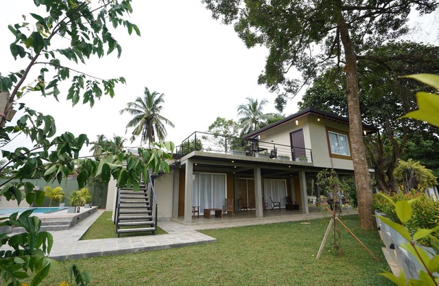Charming Villa in Talpe Sri Lanka close to Beach with Private Swimming Pool