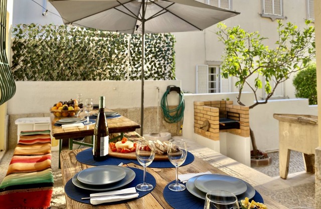 Charming Villa in the CITY CENTER w/OUTDOOR PATIO! FREEPARKING