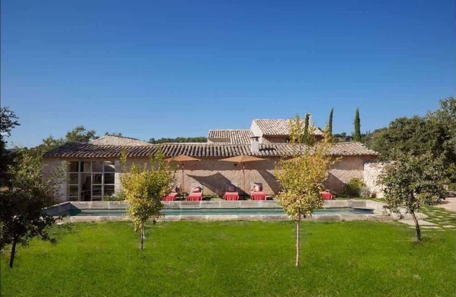 Charming villa in the Luberon vineyards