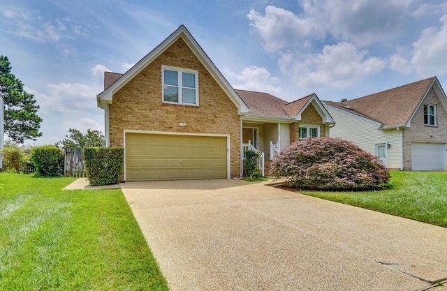 Charming Virginia Beach Home w/ Lake Views!