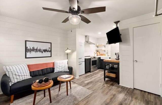 Charming Walkable Studio – Steps to Auburn & Stadium