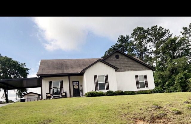 Charming Wetumpka home minutes from the lake