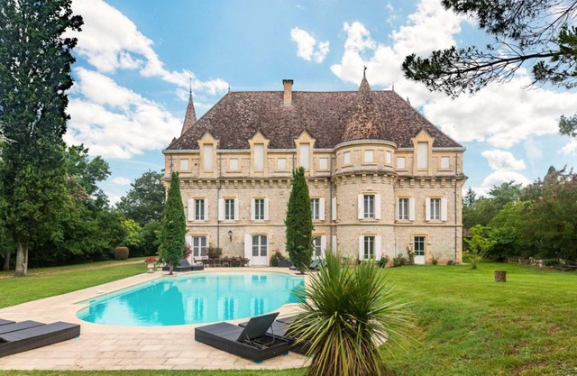 Chateau Quercy - Seven Bedroom Castle, Sleeps 15