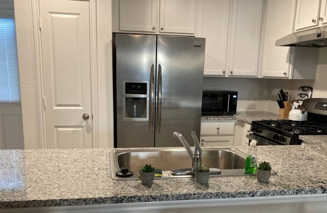 Cheerful 2-2 Home close to SeaWorld San Antonio TX