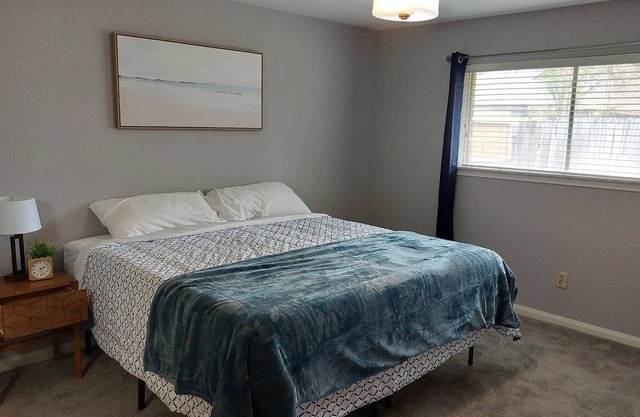 Cheerful 3 Bedroom Home with Garage Parking