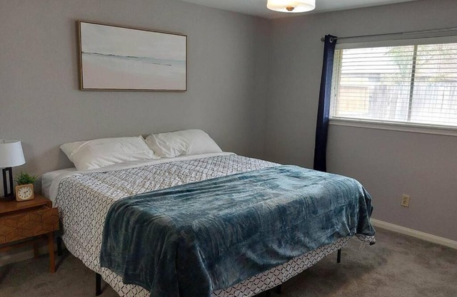Cheerful 3 Bedroom Home with Garage Parking