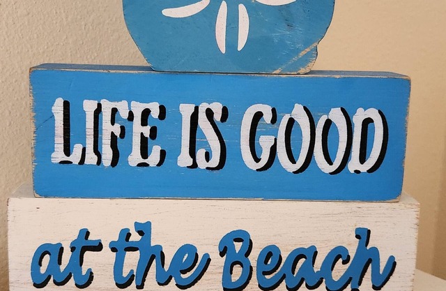 Cheerful 4 bedroom house near Clearwater Beach! Pet Friendly.