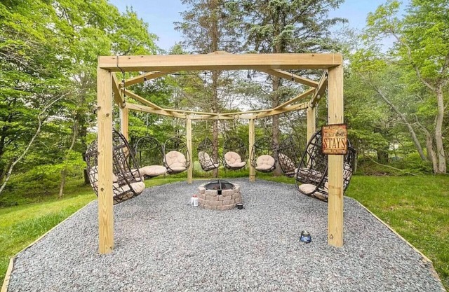 Cheerful 6 bedroom in the heart of Poconos