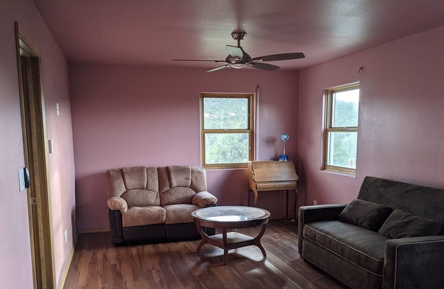 Cheerful Apt