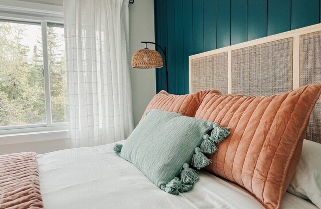Cheery Coastal-Themed Condo
