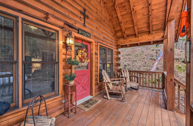 Cherry Log Cabin: 10 Min to Ellijay/Blue Ridge!