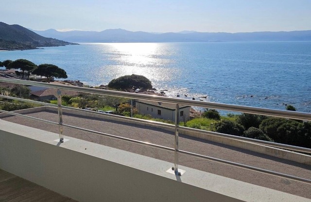 Chez Vicky, Set against the maquis and facing the sea, enjoy an idyllic stay