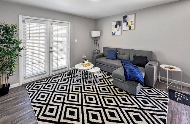 Chic 1-bedroom corporate apartment with WiFi, fitness room in cool Addison