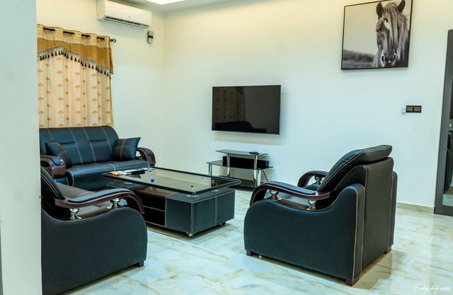 Chic 1-bedroom with AC and WiFi in awesome Lomé security agent