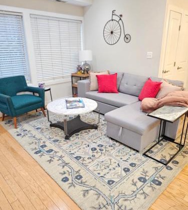 Chic 2 bedroom condo at 2121