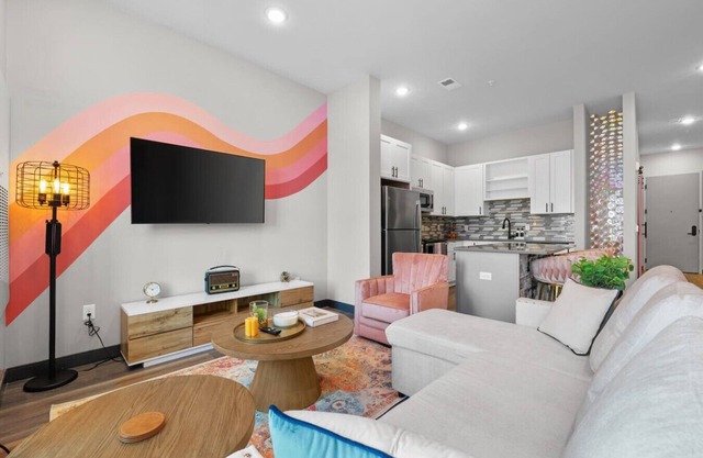 Chic 2BR Getaway in Downtown Nashville!