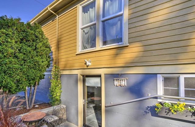 Chic Apartment - 2 Blocks From Central Fairhaven!