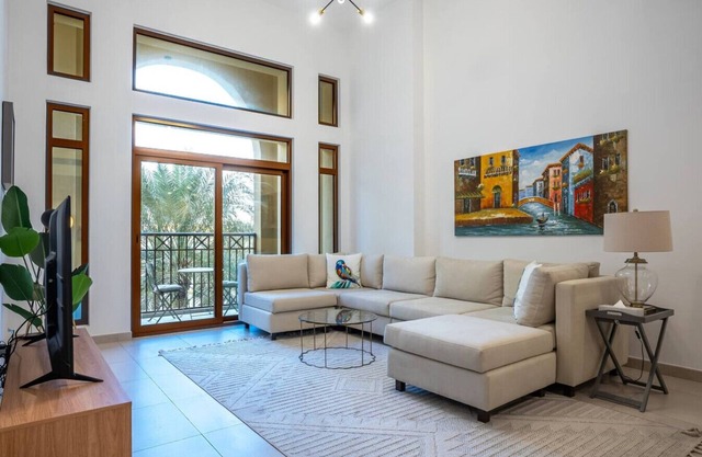 Chic Apt by Burj Al Arab | 5-Star Amenities & Pool