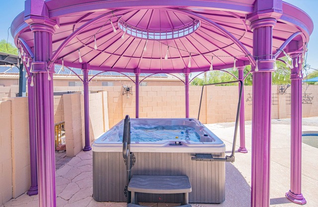 Chic Arizona Villa W/Pool, Hot Tub and King Bed