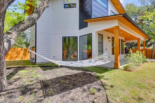 Chic Austin House with Spacious Backyard and Hammock