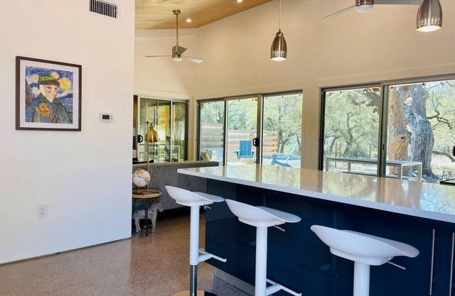Chic Barndo w Heated Soaking Pool, Firepit, Trails