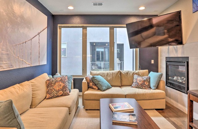 Chic Escape w/ Rooftop Near Downtown Denver!