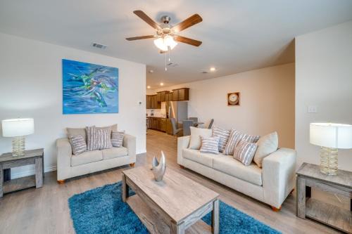 Chic Mesquite Townhome about 11 Mi to Downtown Dallas!