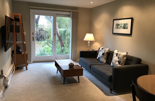 Chic modern and quiet Marina 1-bdrm apartment