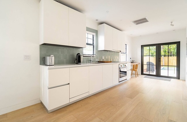 Chic Poolside Home in the Heart of West Palm Beach (heated pool!)