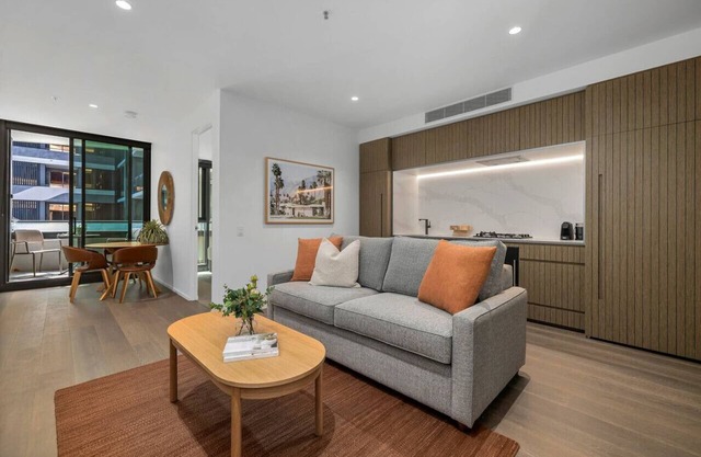 Chic Riverside Retreat Richmond