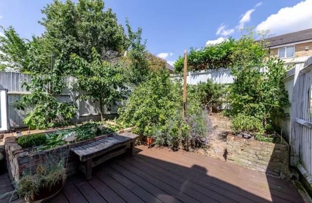 Chic semi-detached house with a private garden, SE