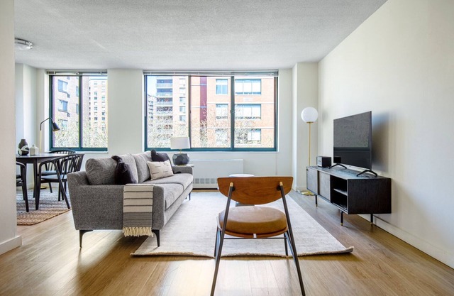 Chic UWS 2BR w/Gym, Doorman, Elevator, near park & trains, by Blueground
