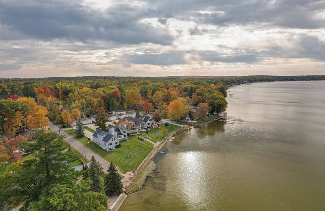 Chillwater Lakehouse at Houghton Lake