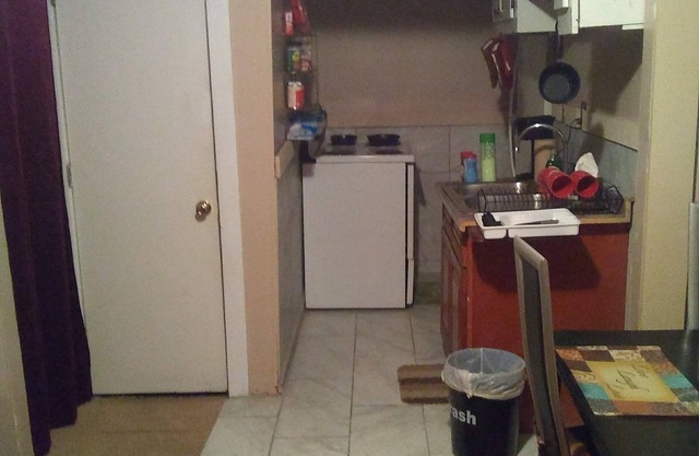 Chris studio 1 kitchenette AC and WiFi in fabulous Mobile