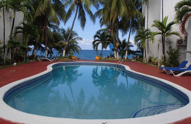 Chrisanns Hidden Cove 2 bdr apt, sleeps 5, pool, beach